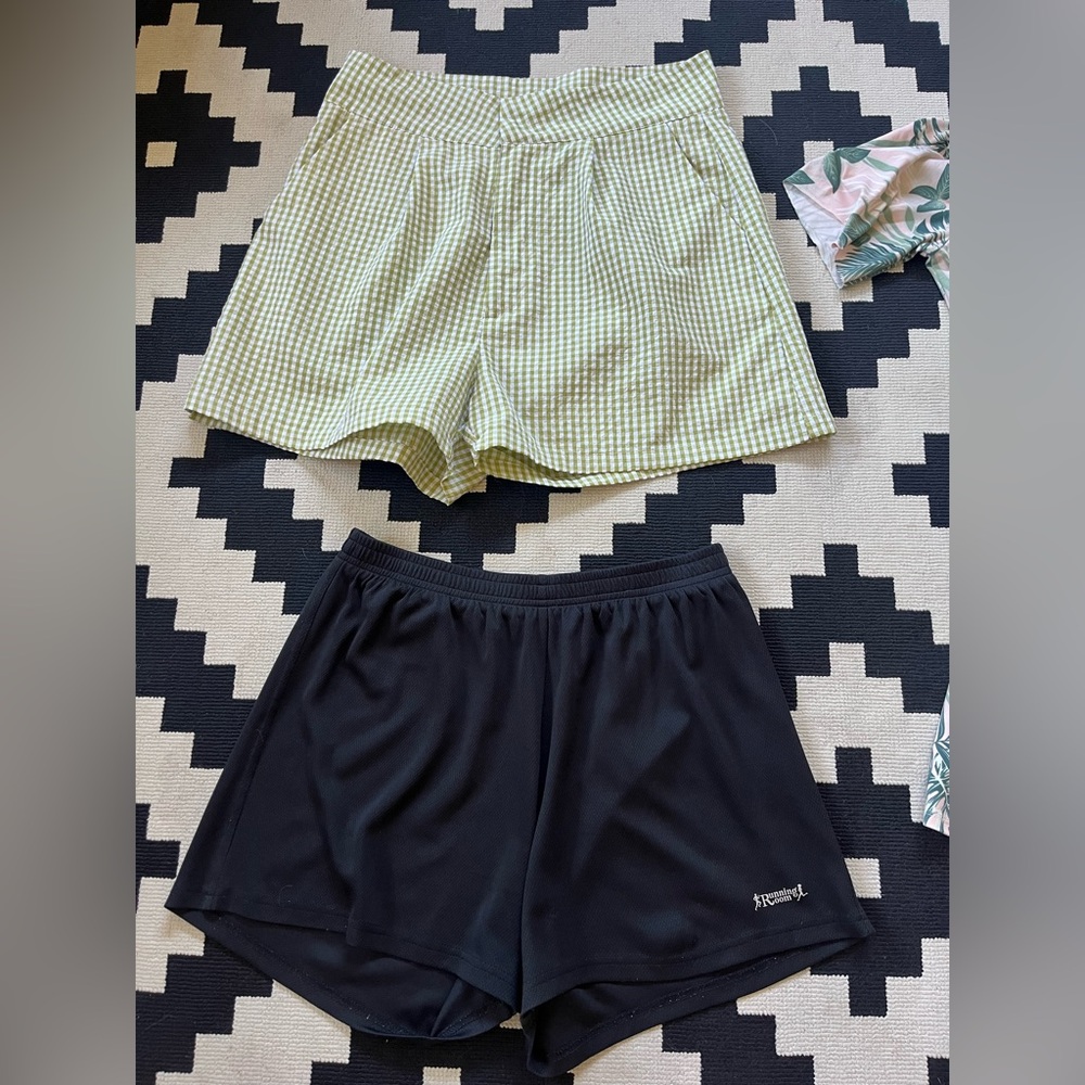 ROMPER & SHORTS BUNDLE 💕 - Picture 3 of 4